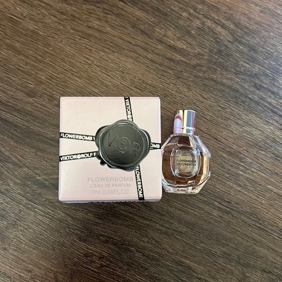 Viktor & Rolf Other - Viktor and Rolf flowerbomb sample